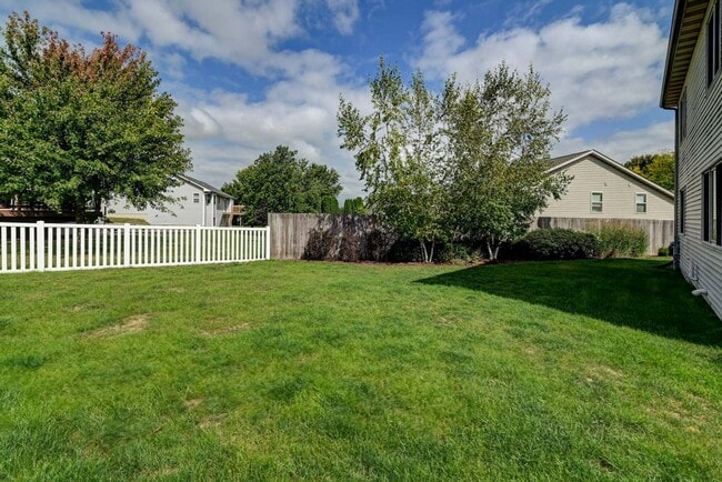 Building Photo - 1398 Prairie Rose Dr