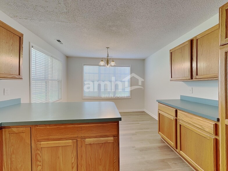 Building Photo - 2803 Stadium Dr