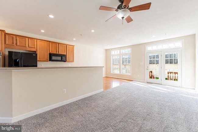 Building Photo - 3874 Carriage Hill Dr