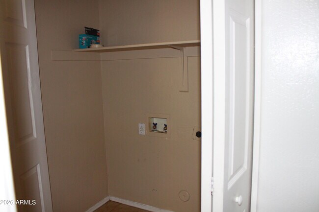 Building Photo - 921 S Val Vista Dr