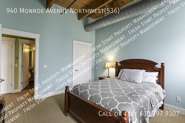 Building Photo - 940 Monroe Ave NW