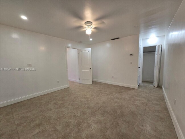 Building Photo - 2957 SW 36th Ct