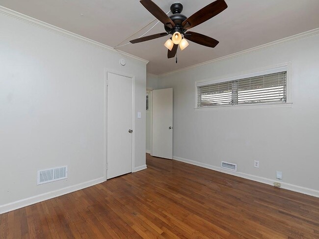 Building Photo - 438 Carriage Dr NE