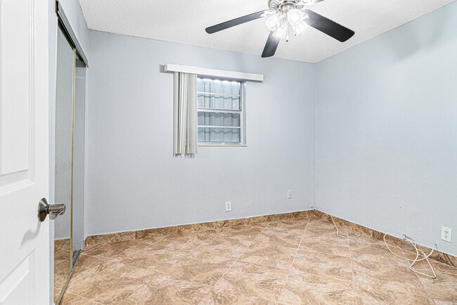 Building Photo - 2722 Peer Ln