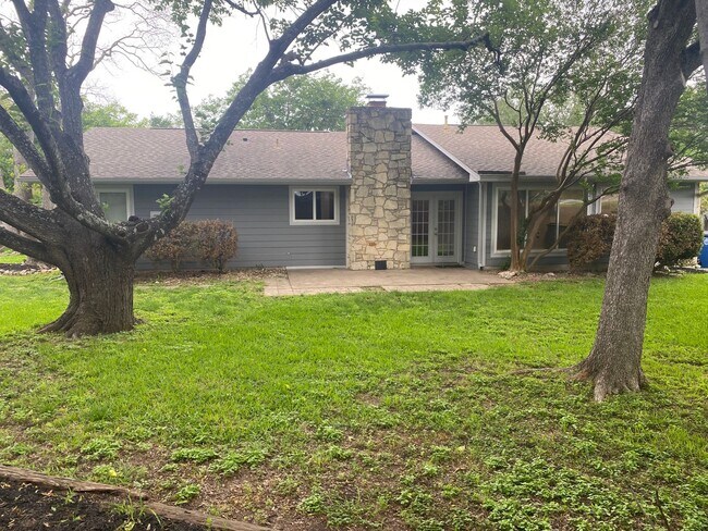 Building Photo - Northwest Austin Beauty Feeds to RRISD!