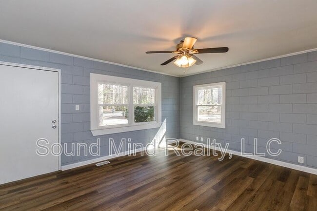 Building Photo - 717 Woodland Rd