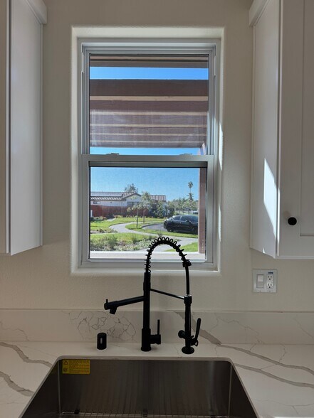 Building Photo - 1101 W 2nd St