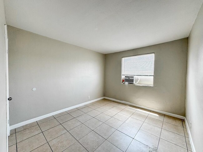 Building Photo - 1010 9th St