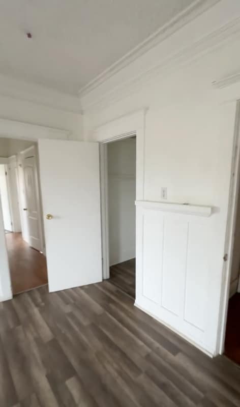 Building Photo - 822 W 42nd Pl