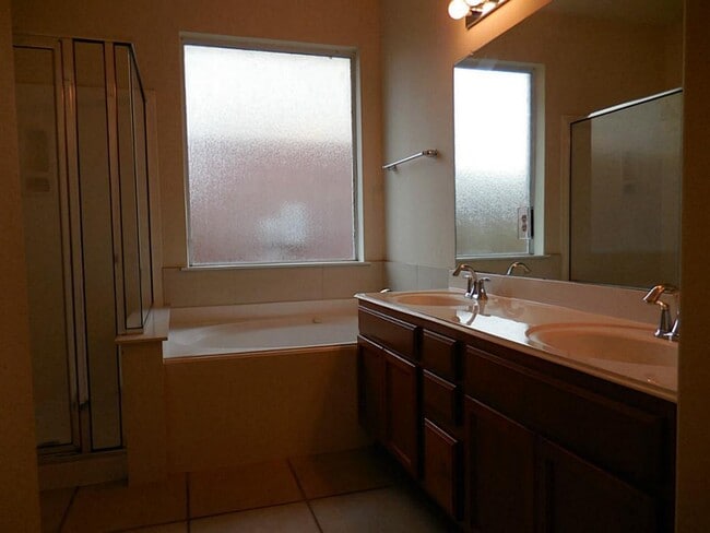 Building Photo - 12214 Iris Hollow Way