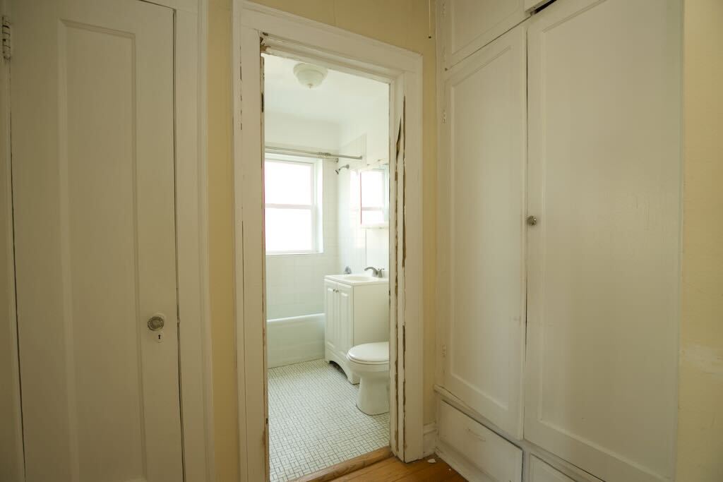 Building Photo - 918 Green Bay