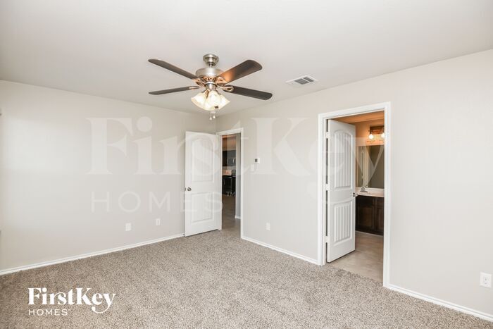 Building Photo - 546 Clearlake Dr