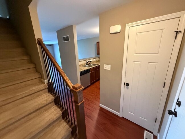 Building Photo - 502 Nepute St