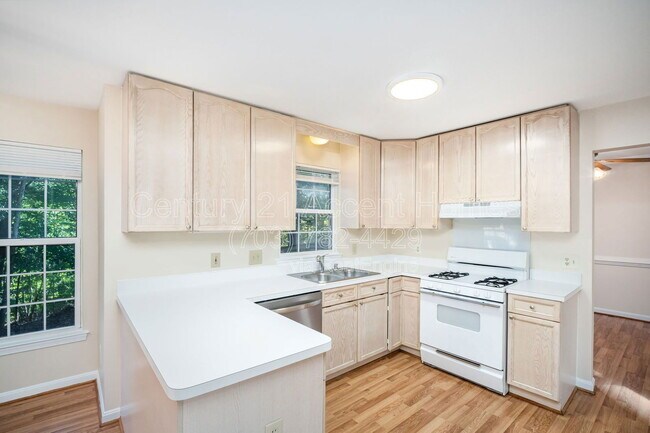 Building Photo - 16 Twin Lake Ct