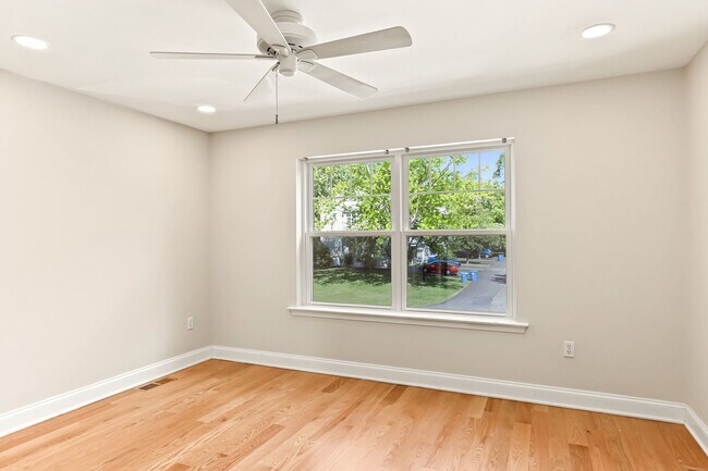 Building Photo - 808 Yorkview Dr