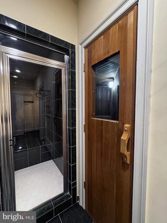 Building Photo - 5211 Rosalie Ridge Dr