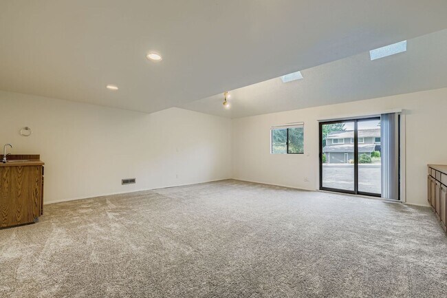 Building Photo - Fully-Remodeled 3 Bed 2.5 Bath Kirkland Home!