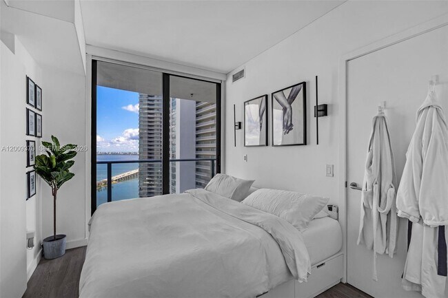 Building Photo - 501 NE 31st St