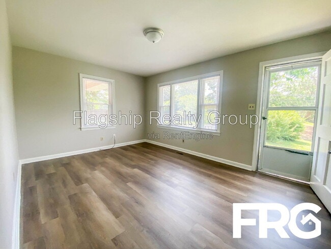 Building Photo - 231 Bunche Dr