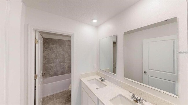 Building Photo - 1618 Reservoir Pl