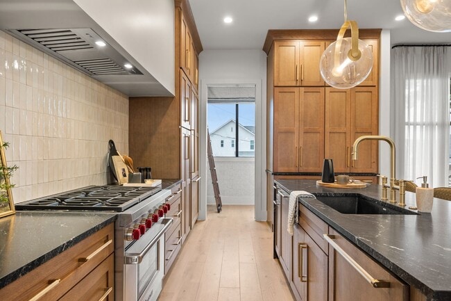 Building Photo - 601 S 9th St