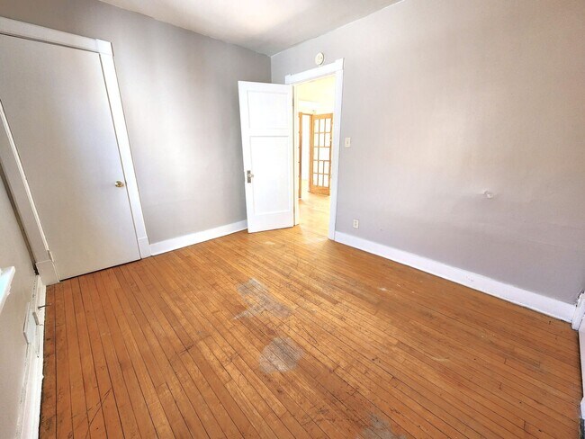 Building Photo - ENTEGJ - 3027-3029 N Holton Ave