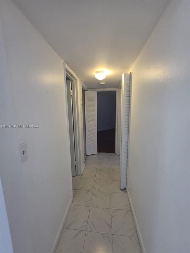 Building Photo - 9429 Fontainebleau Blvd