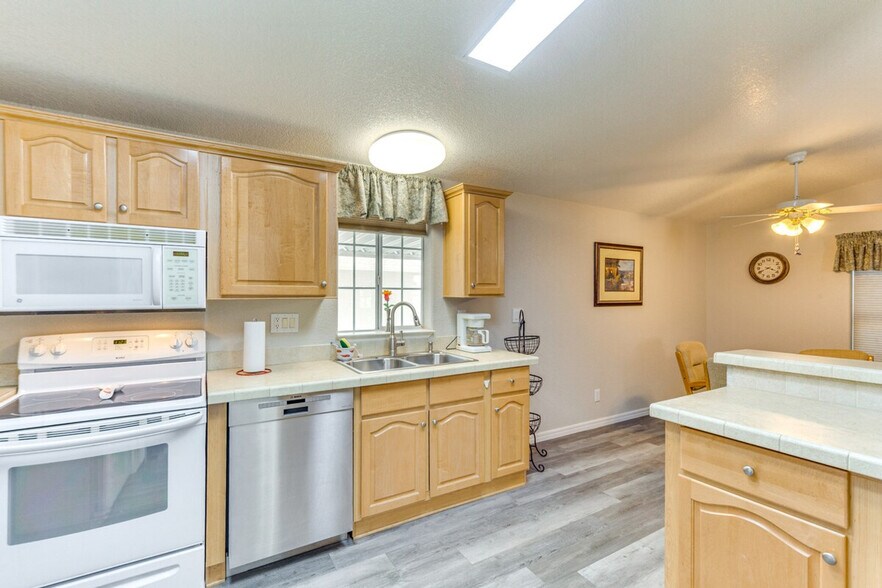 Building Photo - 10650 S Avenida Compadres