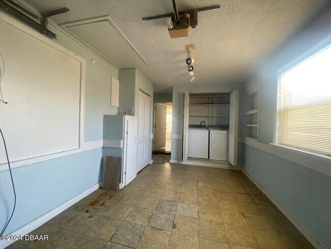Building Photo - 19 Rivershore Dr