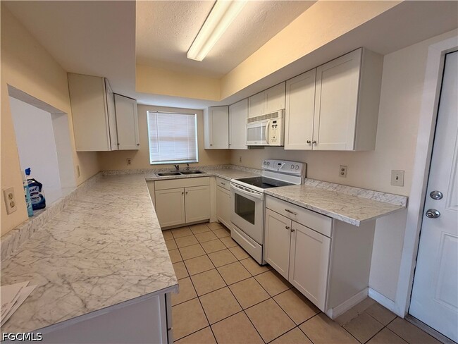 Building Photo - 1212 SE 2nd Pl