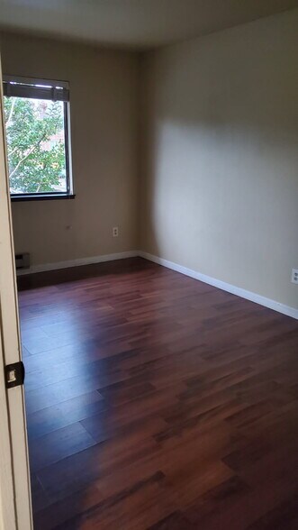 Building Photo - 1460 Parkway Dr