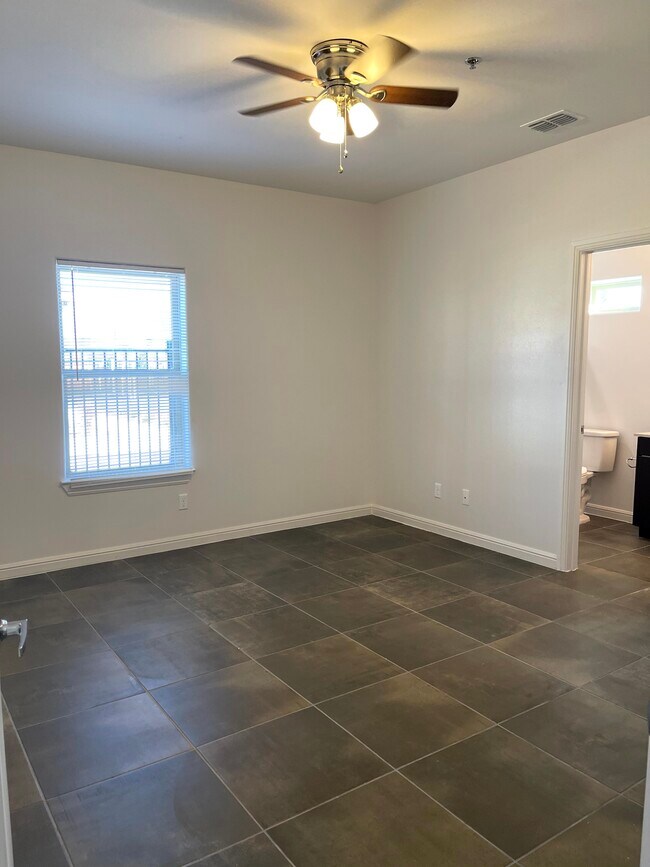 Building Photo - 3807 S Veterans Blvd