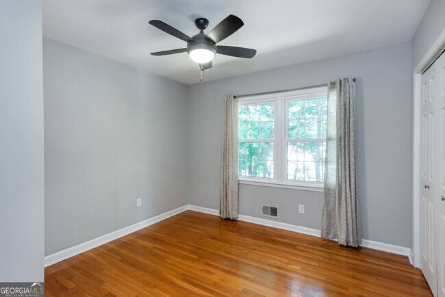 Building Photo - 80 Pinehurst Ln