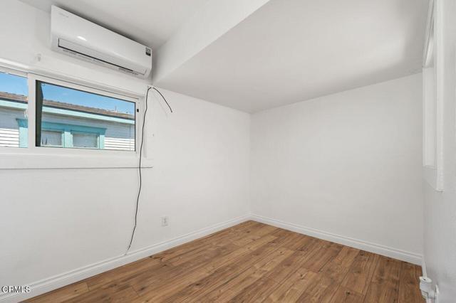 Building Photo - 1418 W 69th St