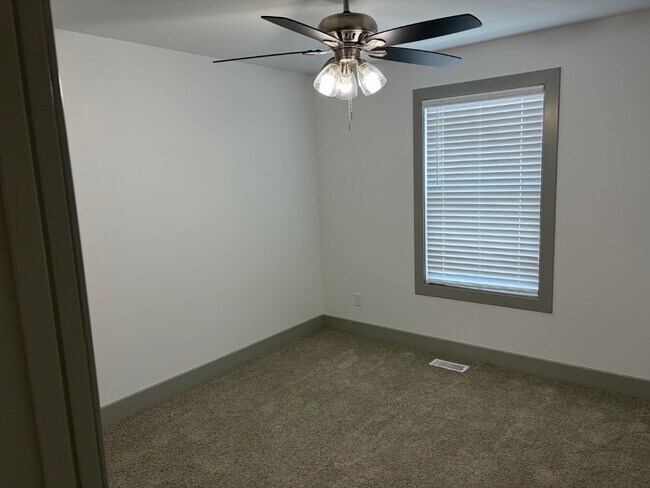 Building Photo - 1160 Marathon Dr