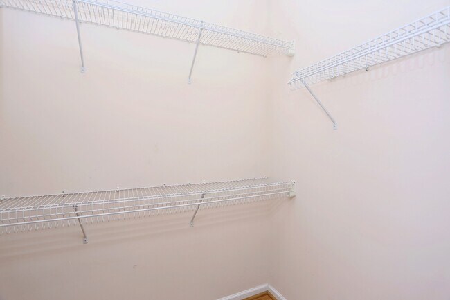 Building Photo - 915 Cinnamon Dr