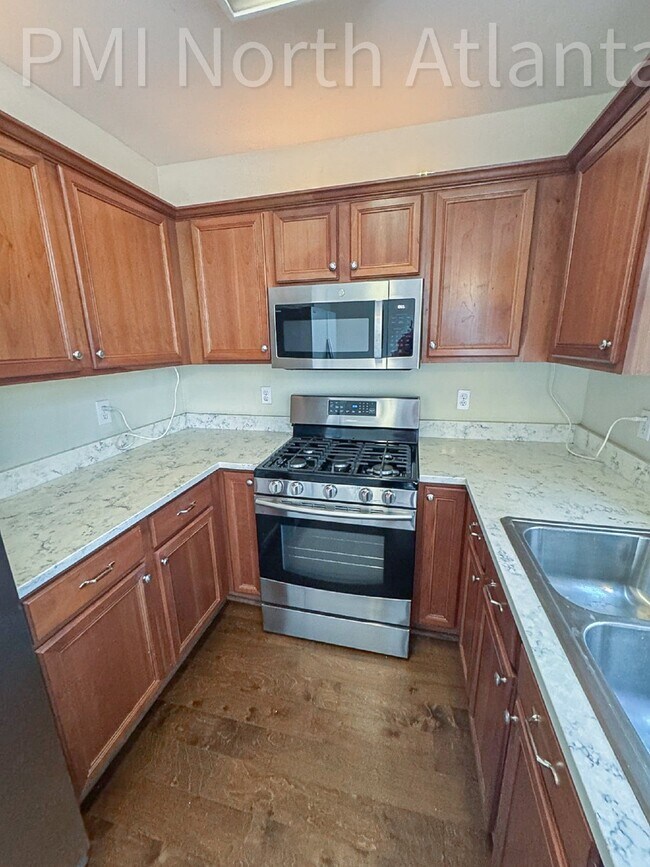 Building Photo - Easy Living in the Heart of Sandy Springs