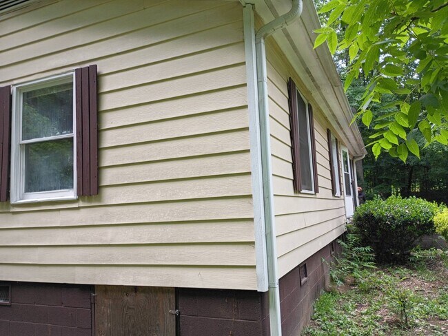 Building Photo - 5323 Eno River Dr