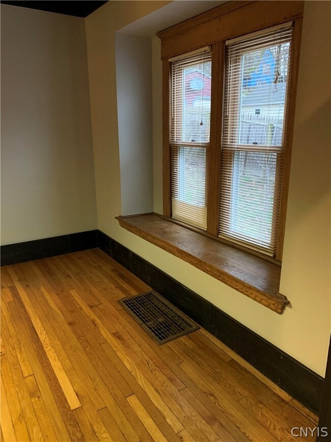 Building Photo - 327 Tennyson Ave