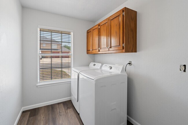 Building Photo - 113 White Feather Trail
