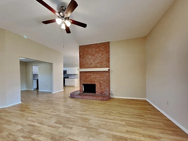 Building Photo - 923 Teakwood Ln