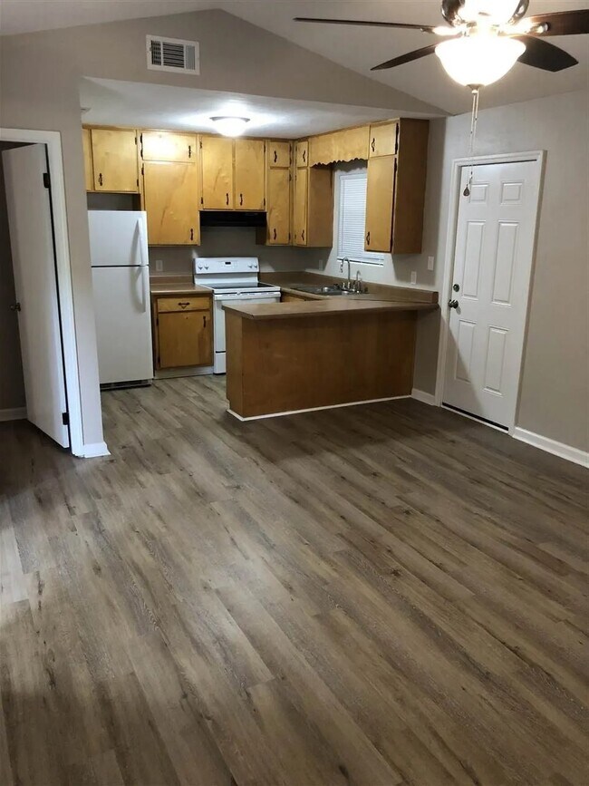 Building Photo - 6511 Bombadil Dr