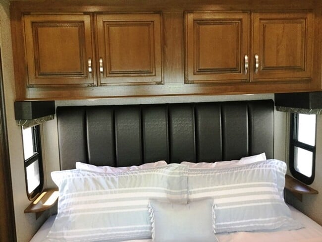 Building Photo - Move in Special! $500 off the First Months Rent!