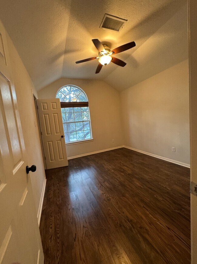 Building Photo - 8230 Falling Water Ct