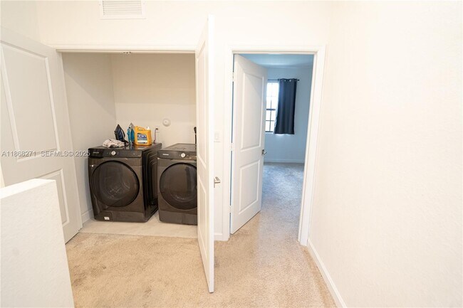 Building Photo - 1141 SW 6th Ct