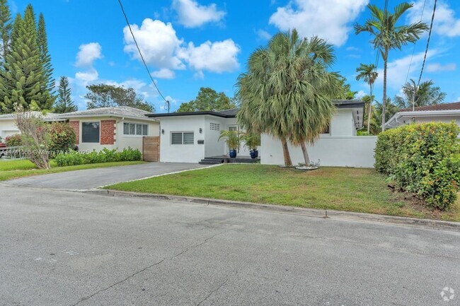 Building Photo - 8819 Dickens Ave