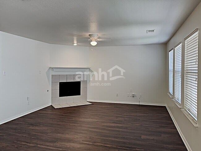 Building Photo - 5820 Bridal Trl
