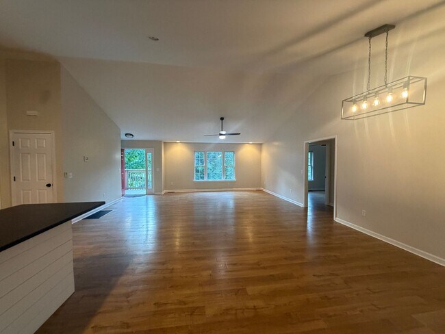 Building Photo - 136 Elizabeth Ann Cir