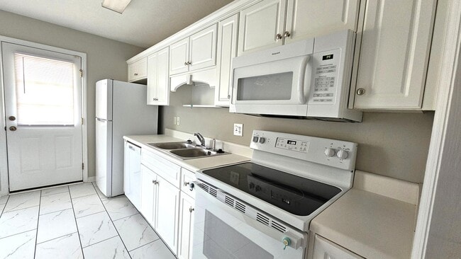 Building Photo - 340 Greendale Pl
