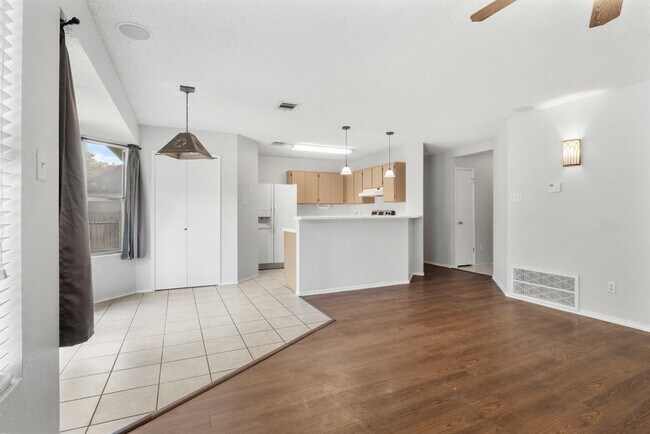 Building Photo - 2012 E Gann Hill Dr